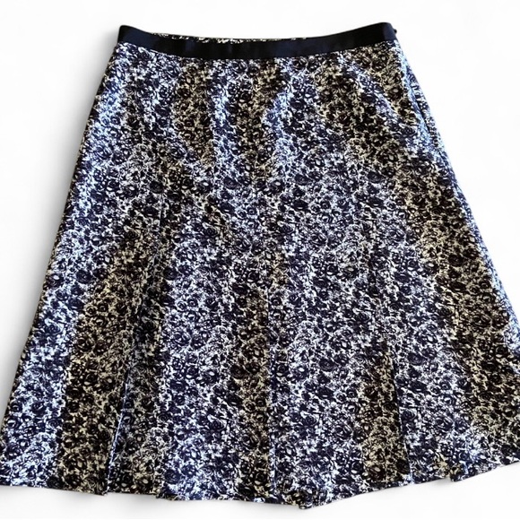 Banana Republic Dresses & Skirts - Banana Republic Silk Black White Floral A-Line Midi Office Skirt Womens Size 4